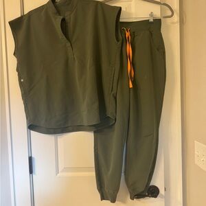 Figs Olive Scrub Set